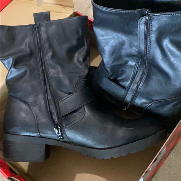 Boots - Picture 3 of 3